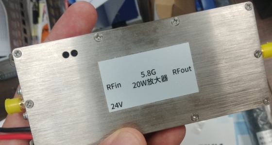 2.4GHz Drone Signal Amplifier 20W Range Extender Tăng cường truyền tải cao